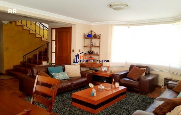 Residential House For Sale in Cross taquiña vicinity