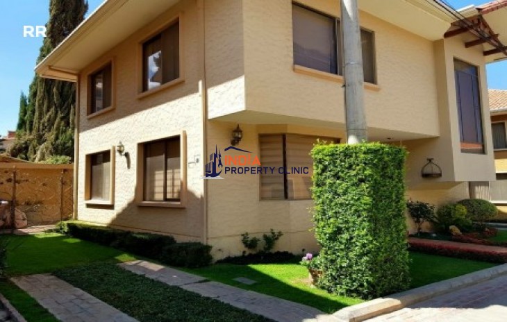 Residential House For Sale in Cross taquiña vicinity