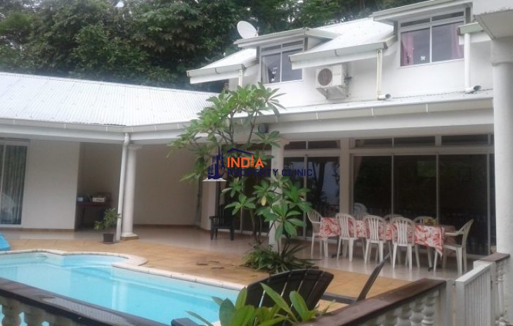 5 Room Luxury Villa for sale in Papenoo