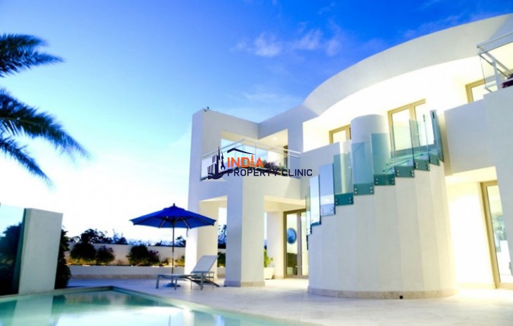 6 Bedroom Luxury Villa for Sale in Marigot