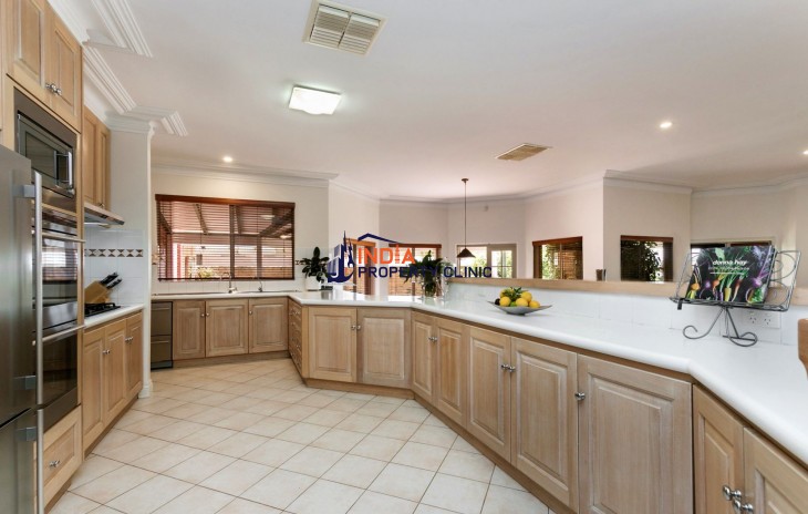 Home For Sale in Spearwood WA