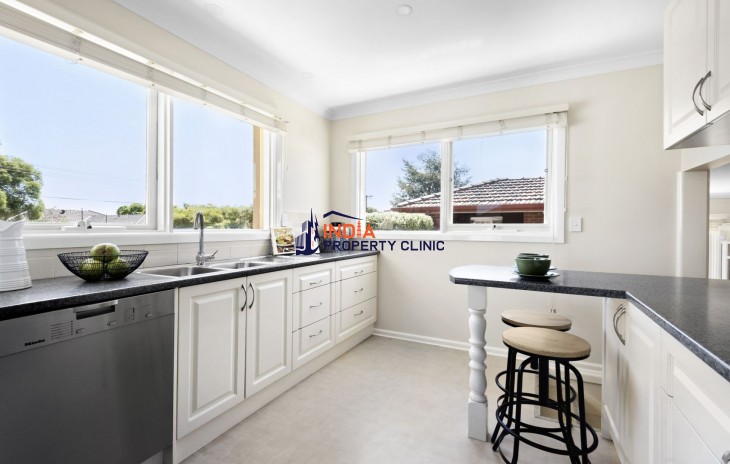 Townhouse for Sale in Midway Street, Mount Waverley VIC